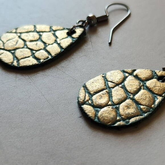 Iridescent teardrop leather earrings tortoise gold teal shiny glam dangle - Picture 1 of 3